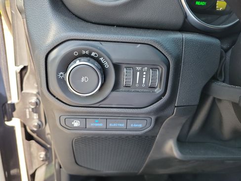 Used 2021 Jeep Wrangler Unlimited Sahara w/ Cold Weather Group AWD/4WD image 19