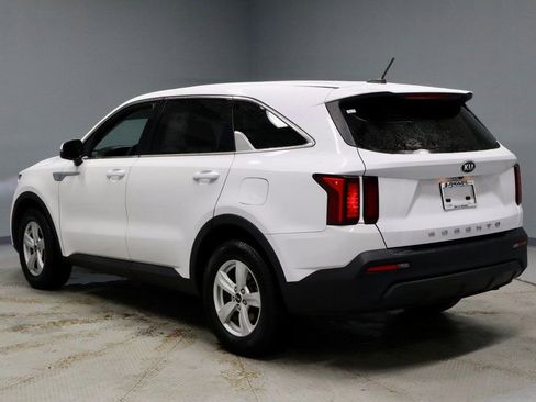 Used 2021 Kia Sorento LX image 10