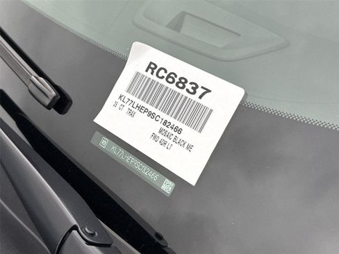 Used 2025 Chevrolet Trax LT FWD image 30
