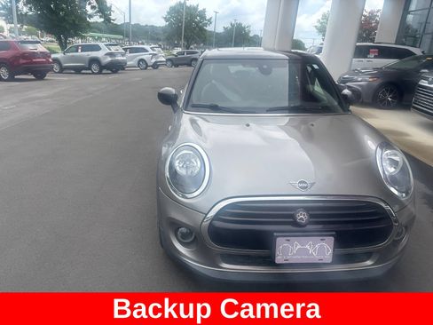 Used 2021 MINI Cooper 4-Door Hardtop FWD image 1