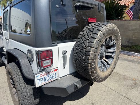 Used 2015 Jeep Wrangler Rubicon w/ Connectivity Group AWD/4WD image 11