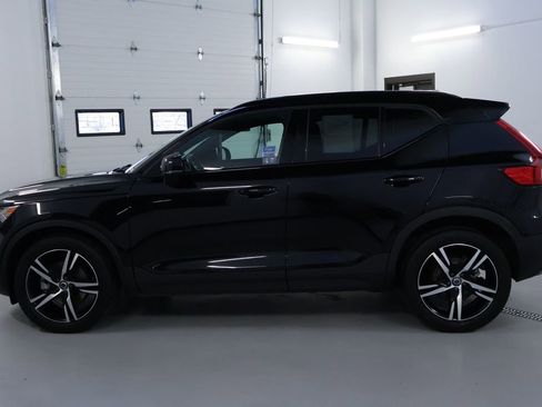 Used 2019 Volvo XC40 T5 R-Design image 4