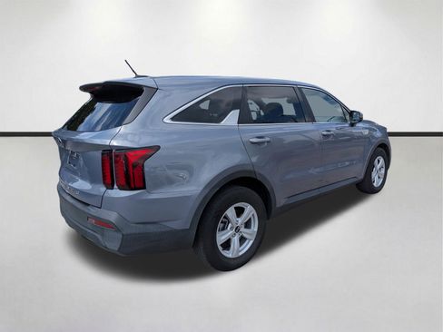 Used 2021 Kia Sorento LX FWD image 4
