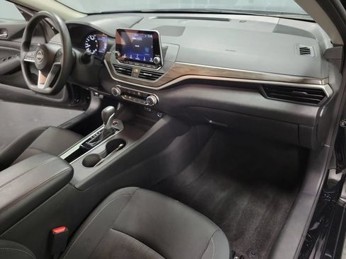 Used 2025 Nissan Altima 2.5 SV FWD image 29