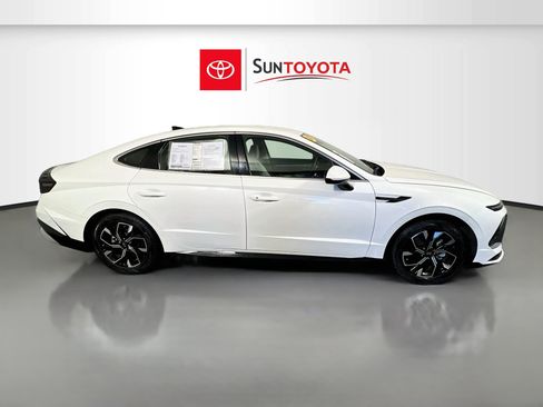 Used 2024 Hyundai Sonata SEL FWD image 2