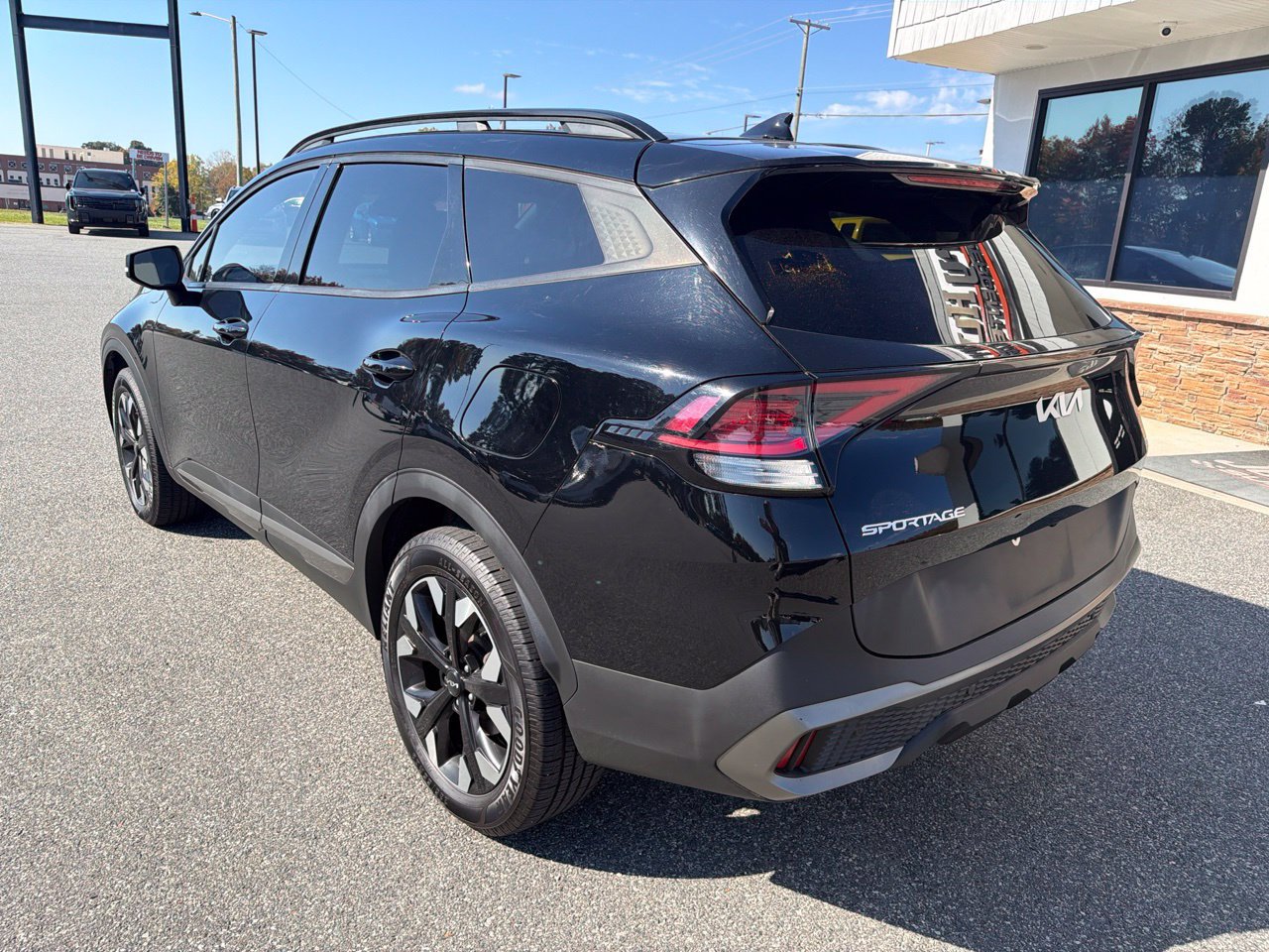Used 2023 Kia Sportage X-Line w/ X-Line Premium Package AWD/4WD image 5