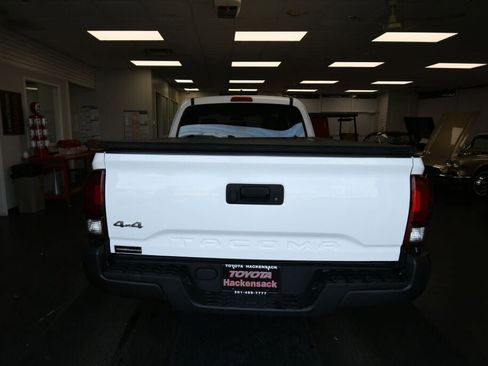 Certified 2022 Toyota Tacoma SR AWD/4WD image 7
