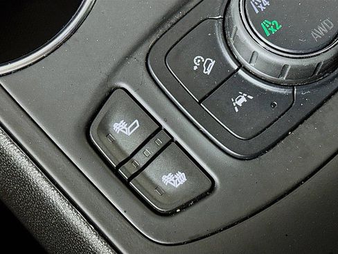 Used 2024 GMC Terrain SLT image 20