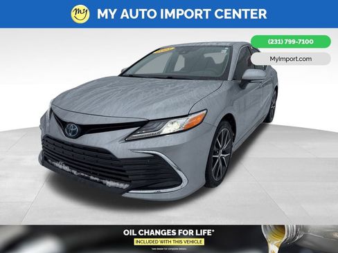 Used 2023 Toyota Camry XLE image 3