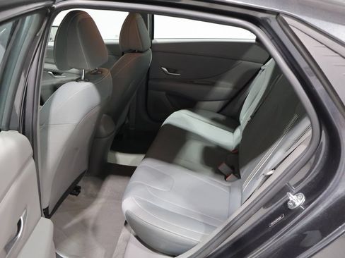 Used 2023 Hyundai Elantra SEL w/ Convenience Package FWD image 18