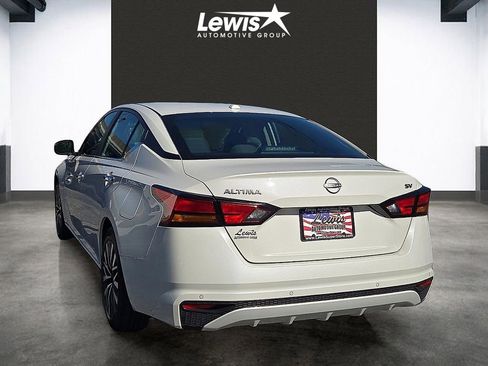 Used 2024 Nissan Altima 2.5 SV FWD image 3