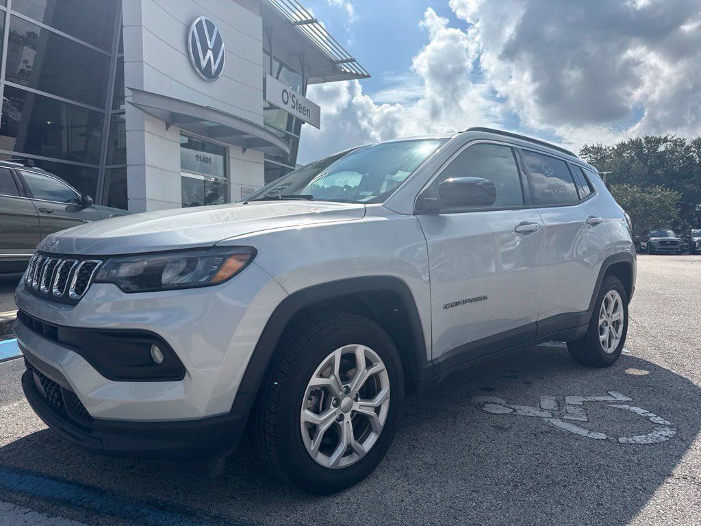 Used 2024 Jeep Compass Latitude AWD/4WD image 30