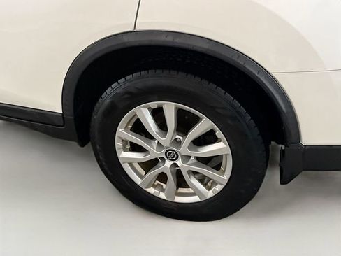 Used 2018 Nissan Rogue SV w/ Premium Package image 30