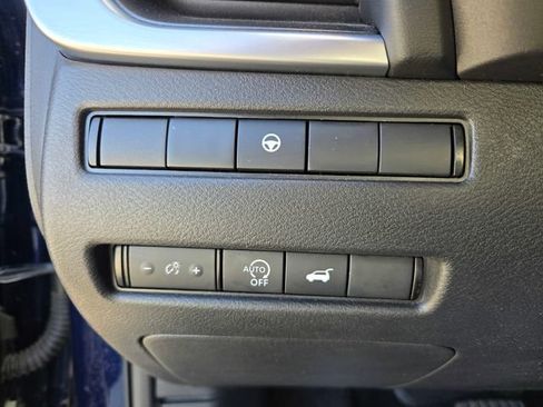 Used 2025 Nissan Rogue SV FWD image 19
