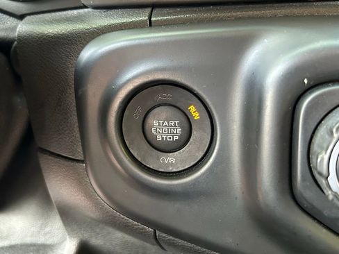 Used 2018 Jeep Wrangler Unlimited Sahara AWD/4WD image 25