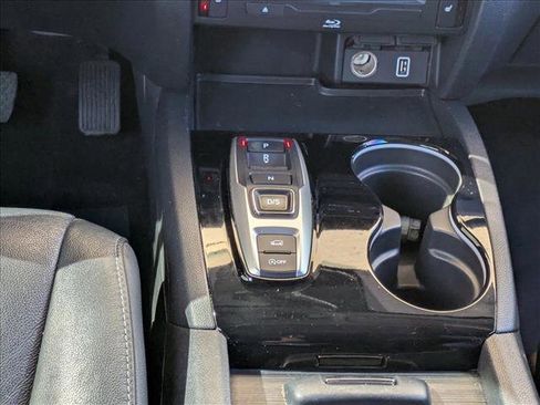 Used 2020 Honda Pilot Touring image 23