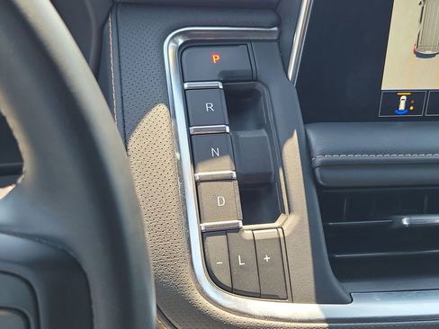Used 2023 GMC Yukon AT4 w/ AT4 Premium Plus Package AWD/4WD image 34