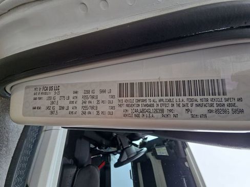 Used 2016 Jeep Wrangler Sahara w/ Connectivity Group image 33