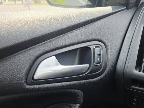 Used 2015 Ford Focus SE w/ SE Sport Package FWD image 28