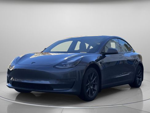 Used 2021 Tesla Model 3 Standard Range Plus image 2