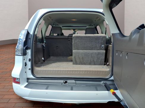Used 2015 Lexus GX 460 Luxury AWD/4WD image 29