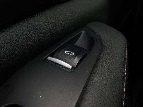 Used 2025 BMW X5 xDrive40i w/ M Sport Package AWD/4WD image 24