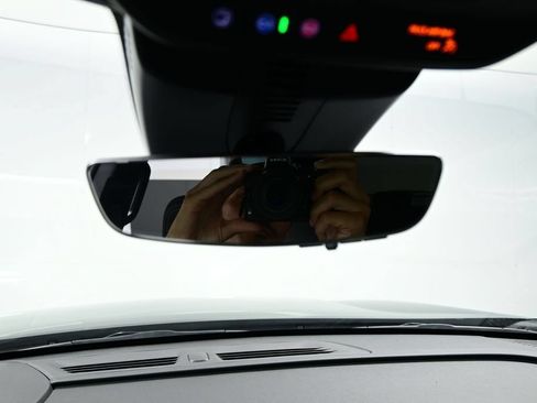 New 2026 Chevrolet Traverse LT w/ Sun and Wheel Package FWD image 32