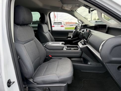 Used 2025 Ford Expedition Active AWD/4WD image 15