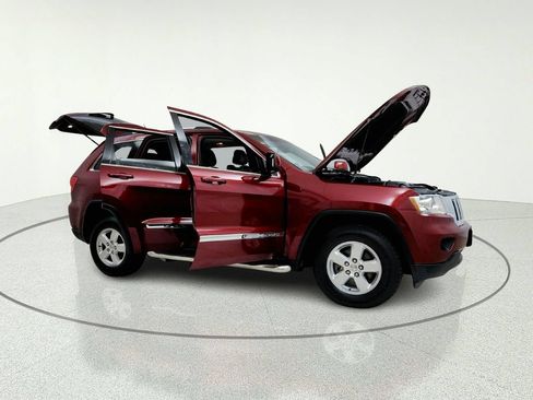 Used 2013 Jeep Grand Cherokee Laredo w/ Laredo E Group AWD/4WD image 15