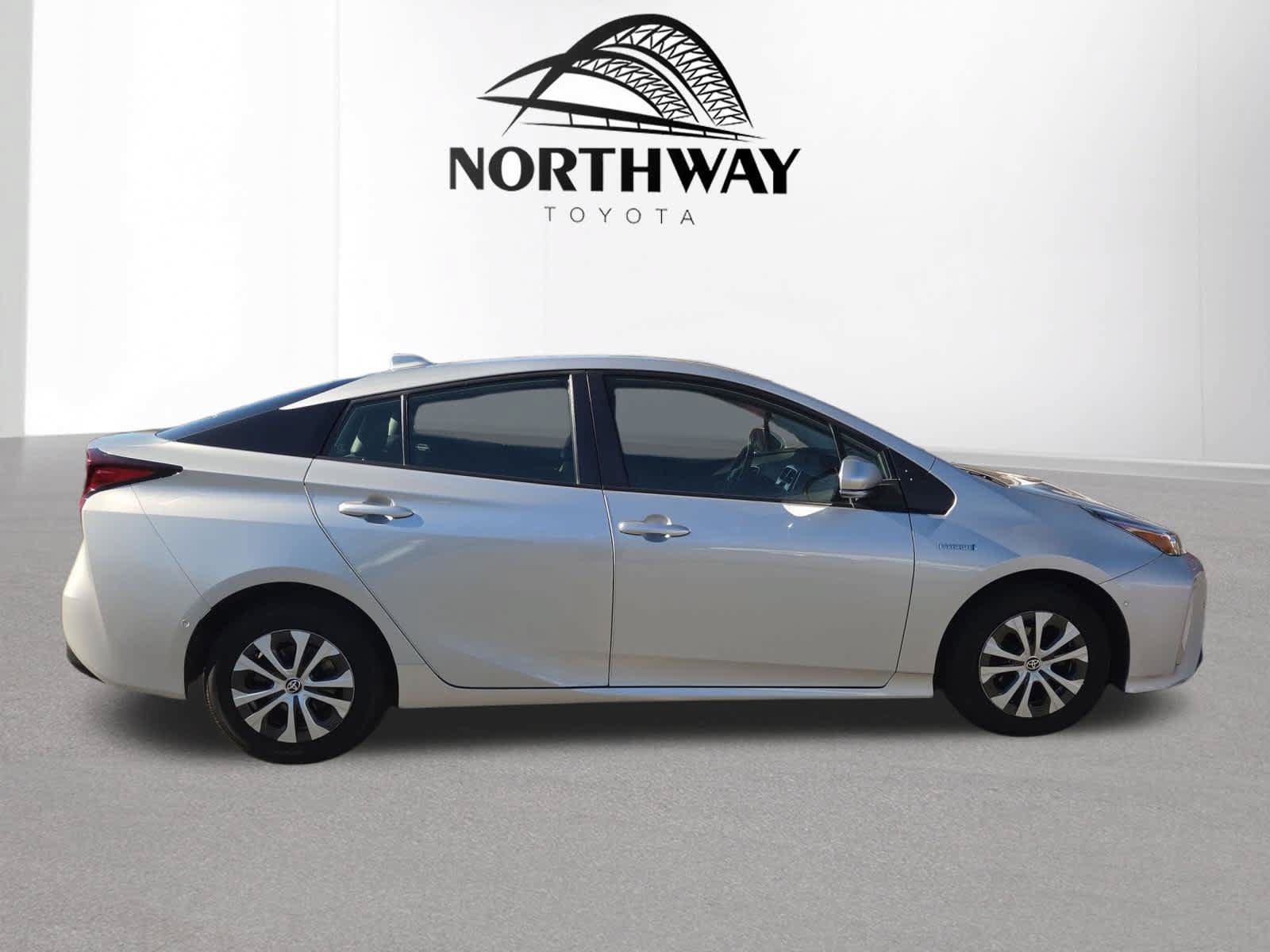 Used 2022 Toyota Prius XLE w/ Advanced Technology Package AWD/4WD image 2