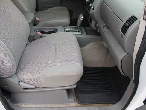 Used 2015 Nissan Frontier SV RWD image 11