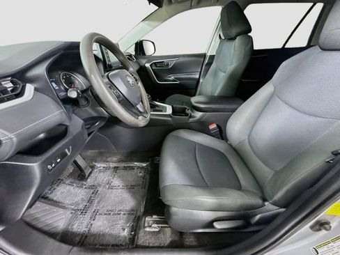Used 2022 Toyota RAV4 LE FWD image 19