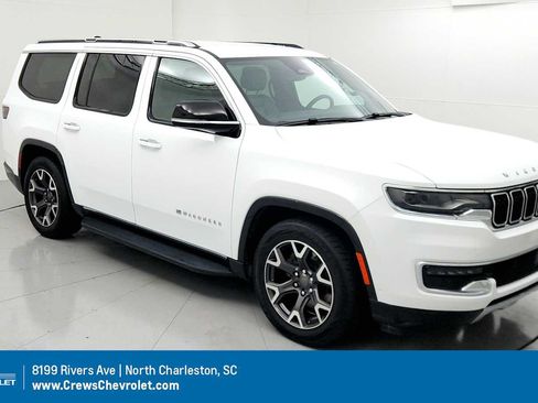 Used 2024 Jeep Wagoneer Series III AWD/4WD image 1