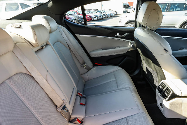 Used 2024 Genesis G70 2.5T RWD image 20
