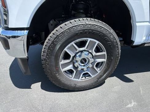 New 2026 Ford F250 Lariat w/ FX4 Off-Road Package AWD/4WD image 10