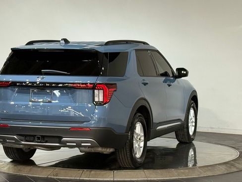 Used 2025 Ford Explorer Active w/ Active Comfort Package image 8
