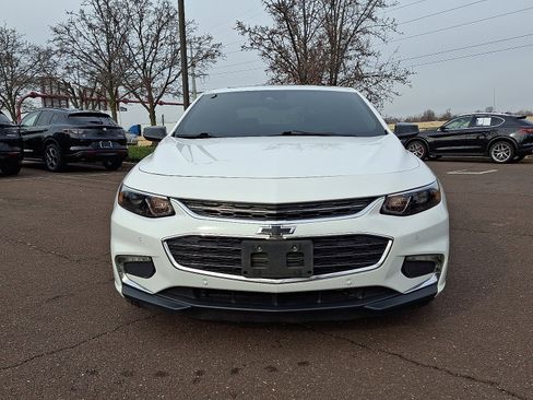 Used 2018 Chevrolet Malibu Premier w/ Premier Sun and Wheel Package image 2
