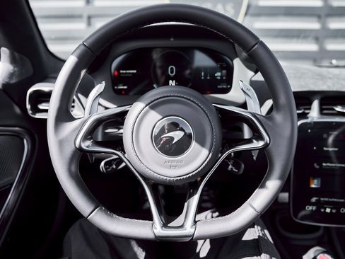 Used 2025 McLaren Artura Spider image 49