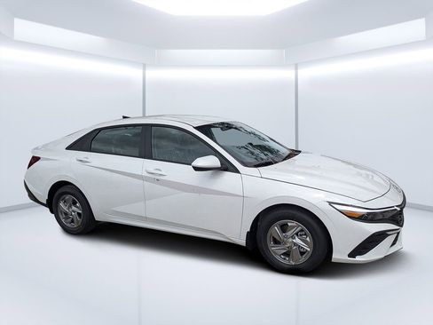 New 2026 Hyundai Elantra SE FWD image 1