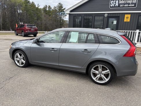 Used 2016 Volvo V60 T5 Premier w/ Technology Package AWD/4WD image 4