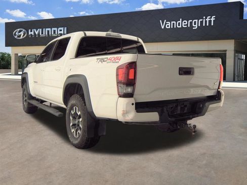 Used 2018 Toyota Tacoma SR5 AWD/4WD image 11