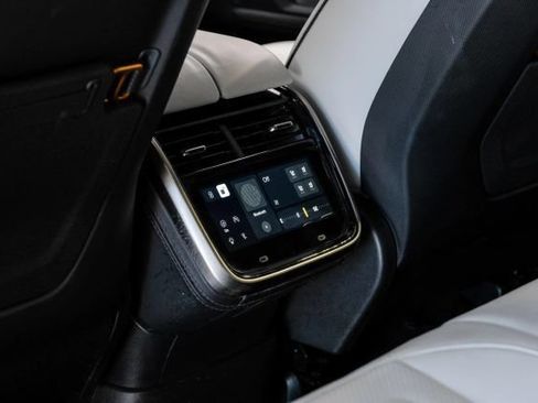 Used 2025 Rivian R1S Adventure AWD/4WD image 39