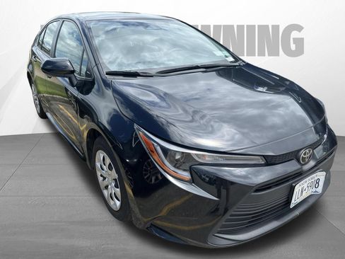 Used 2023 Toyota Corolla LE FWD image 3