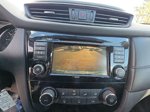 Used 2018 Nissan Rogue S image 17