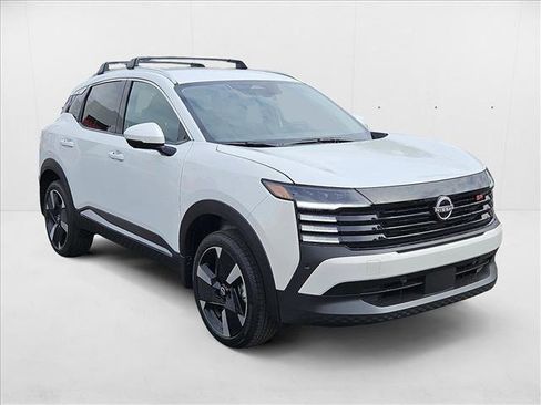 Used 2025 Nissan Kicks SR w/ Illumination Package image 6