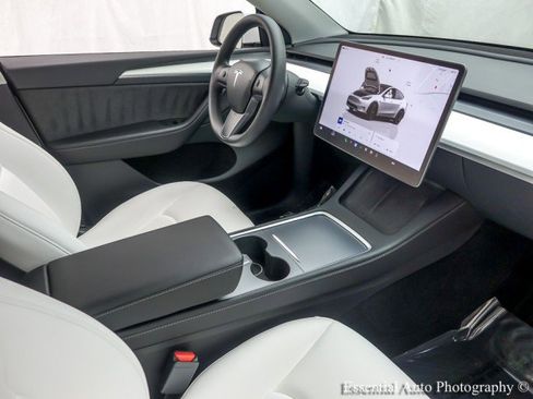 Used 2023 Tesla Model Y Performance AWD/4WD image 33