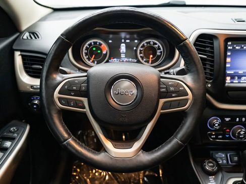 Used 2017 Jeep Cherokee Limited AWD/4WD image 14