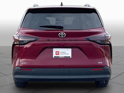 Certified 2026 Toyota Sienna XLE FWD image 5