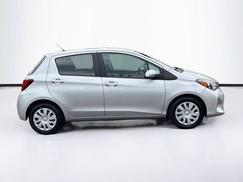 Used 2017 Toyota Yaris L image 9
