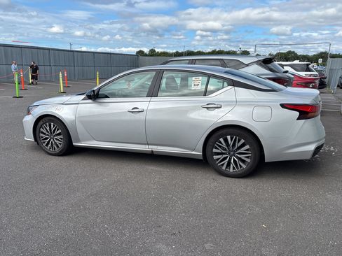 Used 2026 Nissan Altima 2.5 SV FWD image 7